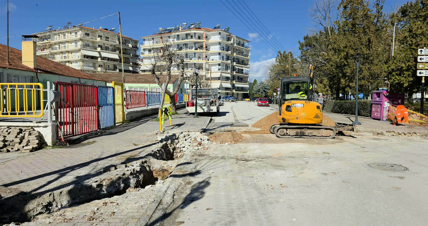 Πτολεμαΐδα: Πλησιάζει η ολοκλήρωση των νέων Σταθμών Ηλεκτρικών Ποδηλάτων – Εργασίες απο τον ΔΕΔΔΗΕ στο  σταθμό του μεγάλου Πάρκου επι της Οδού Νοσοκομείου. (ρεπορτάζ της Κούλας Πουλασιχίδου)