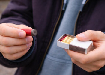 Πτολεμαΐδα: Η Αστυνομία είχε συλλάβει τον 17χρονο που τραυματίστηκε από κροτίδα και τους γονείς του – Τι αναφέρει η επίσημη ανακοίνωση