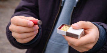 Πτολεμαΐδα: Η Αστυνομία είχε συλλάβει τον 17χρονο που τραυματίστηκε από κροτίδα και τους γονείς του – Τι αναφέρει η επίσημη ανακοίνωση