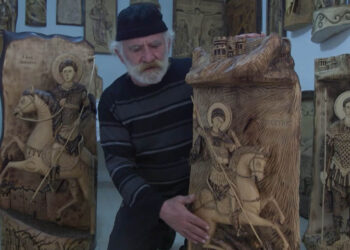 Κοζάνη: Ο «Λυγερεύς» που σμιλεύει τα ξύλα του δάσους