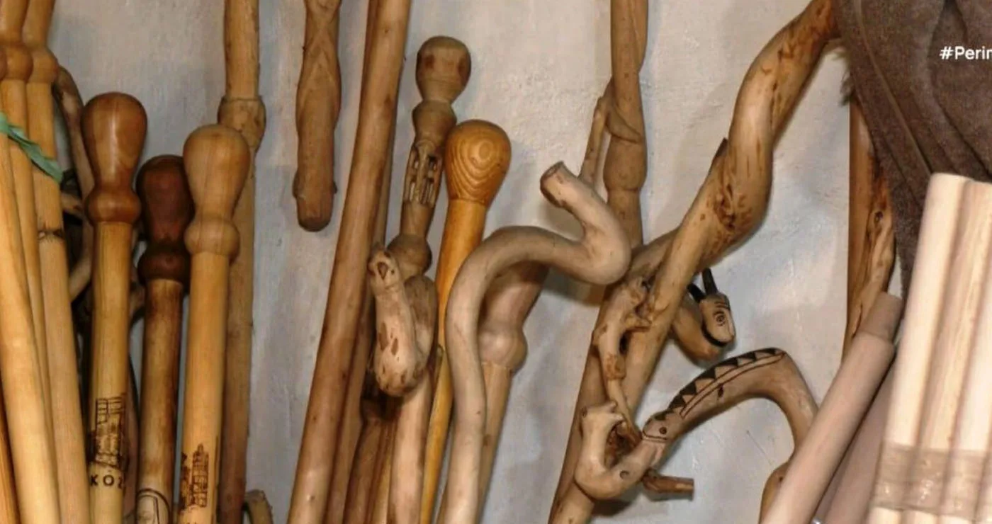 Ξυλογλύπτης από χωριό της Κοζάνης έχει δημιουργήσει πάνω από 1.000 μαγκούρες