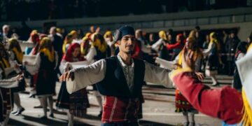 Μακεδονία και Θράκη αντάμωσαν στην καρδιά της Κοζανίτικης Αποκριάς