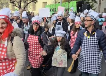 Κοζάνη: Χρώμα, φαντασία και παράδοση στην παρέλαση της Μικρής Αποκριάς