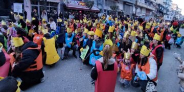 Η Πτολεμαΐδα κάνει Karvonval και ξεφαντώνει: Πολύχρωμα άρματα και μεταμφιεσμένοι κάθε ηλικίας (ΦΩΤΟ)