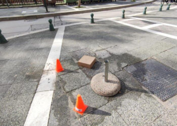 Πτολεμαΐδα: Αποκαταστάθηκαν πλάκες πεζοδρομίων στην περιοχή του Παλαιού Πάρκου