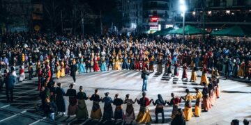 Ποντιακός παλμός στην καρδιά της Κοζανίτικης Αποκριάς – Συγκίνηση, συμμετοχή και αλληλεγγύη