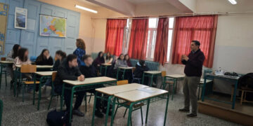  Μαθητές του 1ου ΓΕΛ Φλώρινας μαθαίνουν για τα fake news σε πανελλαδικό πρόγραμμα του ΑΠΘ