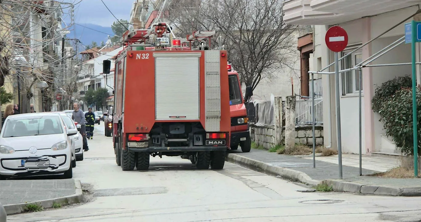 Αναστάτωση δημιουργήθηκε πριν από λίγο, από τη μυρωδιά καμμένου σε ακατοίκητη οικία, επί της Οδού Πτολεμαίων (της Κούλας Πουλασιχίδου)