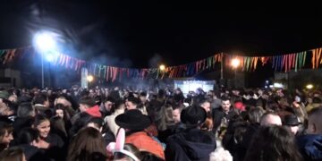 «Δεν έπεφτε καρφίτσα» στο γλέντι του φανού «Σκ’ρκα» στην Κοζάνη