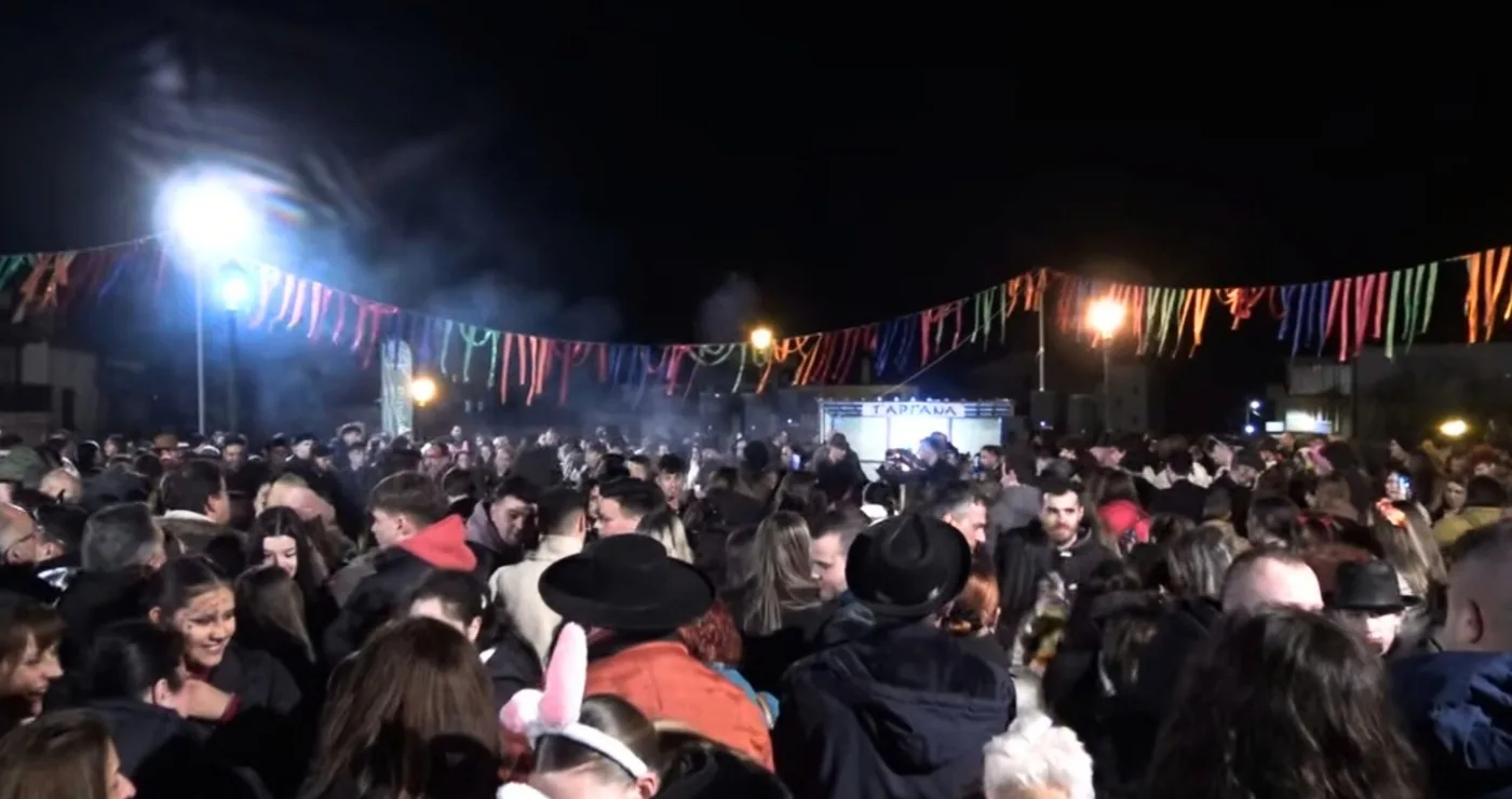 «Δεν έπεφτε καρφίτσα» στο γλέντι του φανού «Σκ’ρκα» στην Κοζάνη