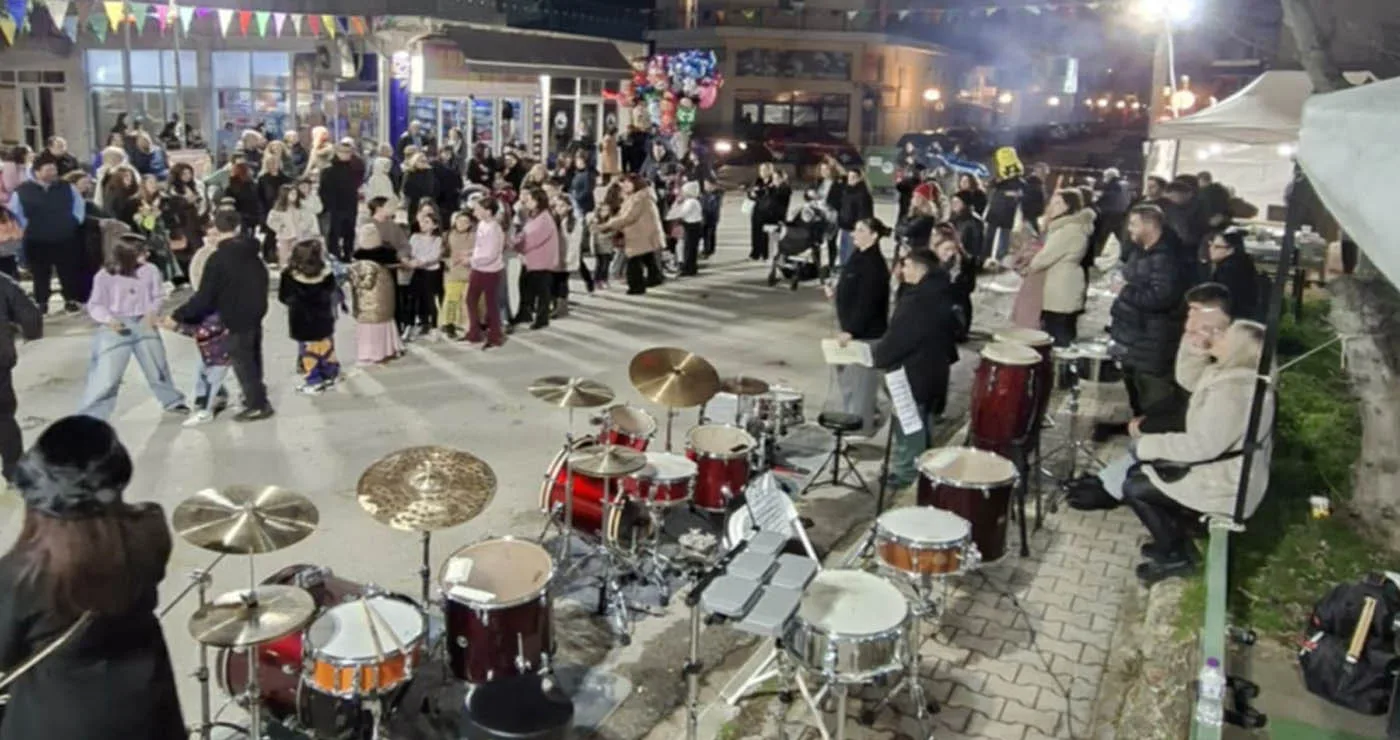 Παιδικά γέλια και φωνές πλημμύρισαν την αυλή της Θρακικής Εστίας Εορδαίας στην Αποκριάτικη γιορτή (Βίντεο + Φωτογραφίες)