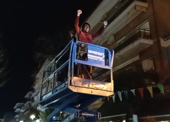 Με …γερανό έφτασε στο BACCARA ο αγαπημένος Toni Sfinos (video)