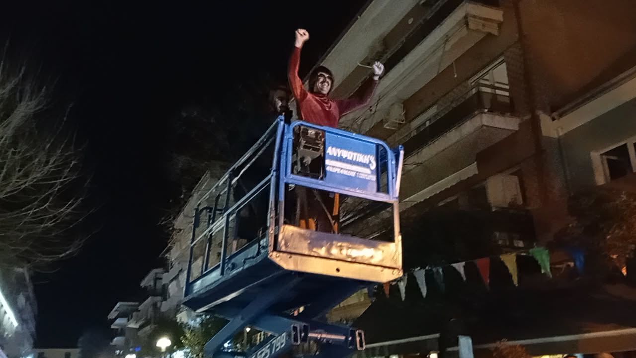 Με …γερανό έφτασε στο BACCARA ο αγαπημένος Toni Sfinos (video)