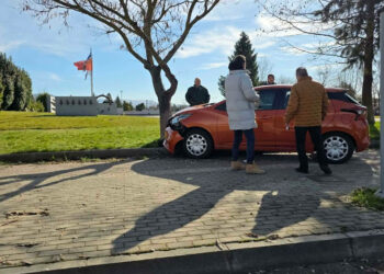 Πτολεμαΐδα: Τροχαίο ατύχημα στον κόμβο του Lidl – Οδηγός έχασε τον έλεγχο του οχήματός του