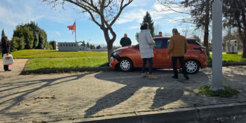 Πτολεμαΐδα: Τροχαίο ατύχημα στον κόμβο του Lidl – Οδηγός έχασε τον έλεγχο του οχήματός του