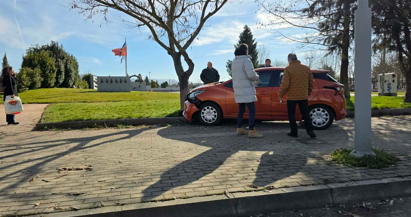 Πτολεμαΐδα: Τροχαίο ατύχημα στον κόμβο του Lidl – Οδηγός έχασε τον έλεγχο του οχήματός του