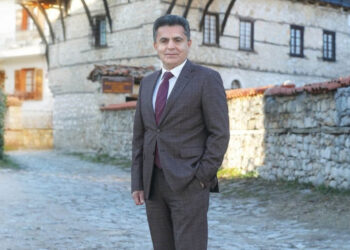 Ζήσης Τζηκαλάγιας: Είναι μόνον ανορθολογισμός ή και πολιτική σύγχυση το κόψιμο βασιλόπιτας τις Μικρές Αποκριές;