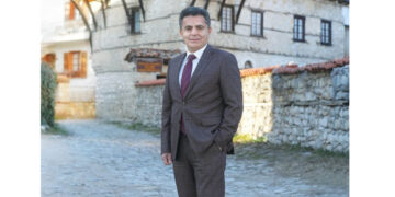 Ζήσης Τζηκαλάγιας: Είναι μόνον ανορθολογισμός ή και πολιτική σύγχυση το κόψιμο βασιλόπιτας τις Μικρές Αποκριές;