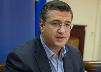 Τζιτζικώστας: Ο πιο πλούσιος Επίτροπος με 70 ακίνητα & χιλιάδες ευρώ σε καταθέσεις