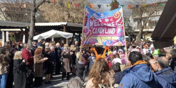 Βελβεντό σε αποκριάτικο παλμό – Παρέλαση με δυναμική συμμετοχή (Φωτογραφίες)