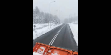 Αποχιονίστηκε ο δρόμος Πτολεμαΐδα–Βλάστη – Βίντεο από την παρέμβαση