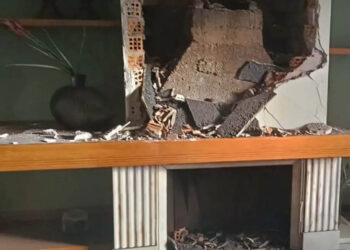 “Εφιάλτης” στην Πρέβεζα: Σοβαρές υλικές ζημιές από πτώση κεραυνού σε κατοικία (Φωτογραφίες)