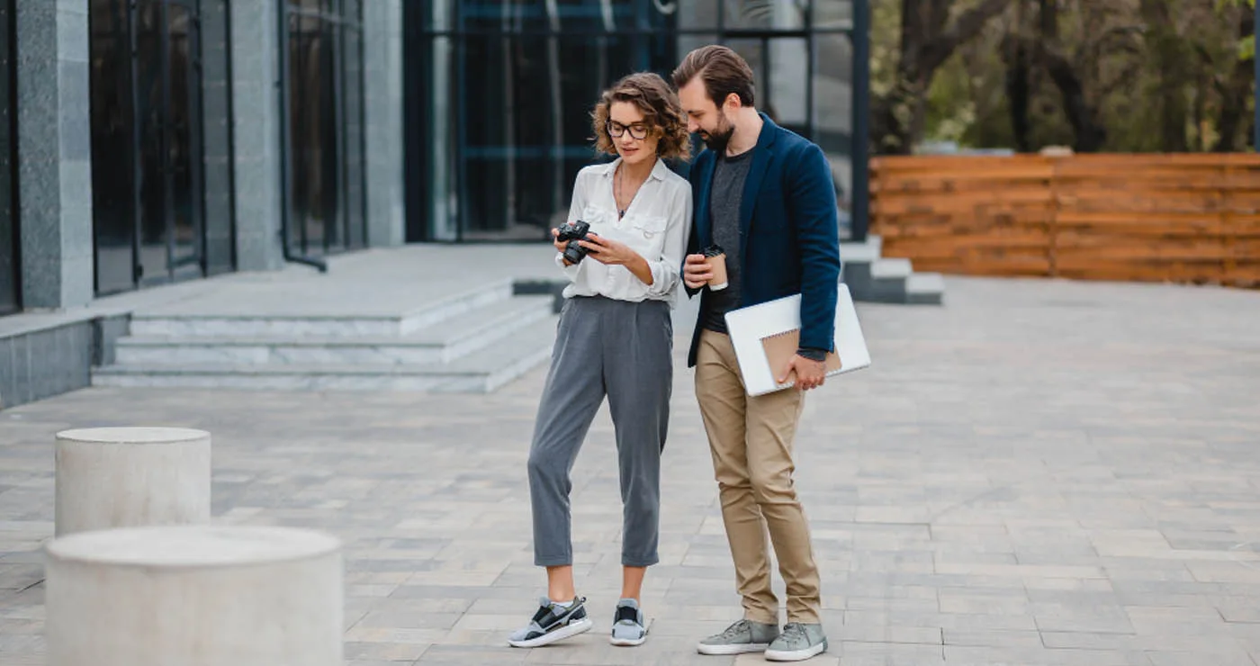 Business casual: Πώς να αναβαθμίσουμε το ντύσιμο της δουλειάς χωρίς να θυσιαστεί η άνεση