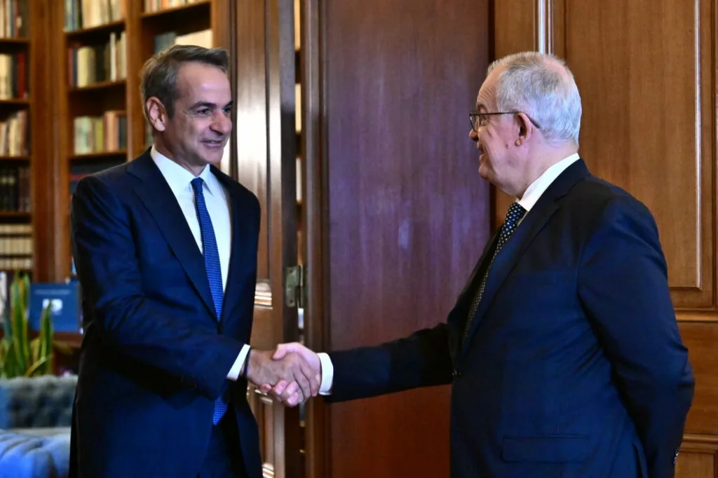 Ο Μητσοτάκης «έστησε» τον Πρόεδρο της Δημοκρατίας λόγω… Σιάτιστας