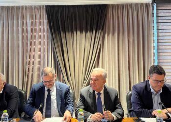 Με εντάσεις αλλά και παραγωγικό διάλογο η σύσκεψη ΠΕΔ- Υπουργών