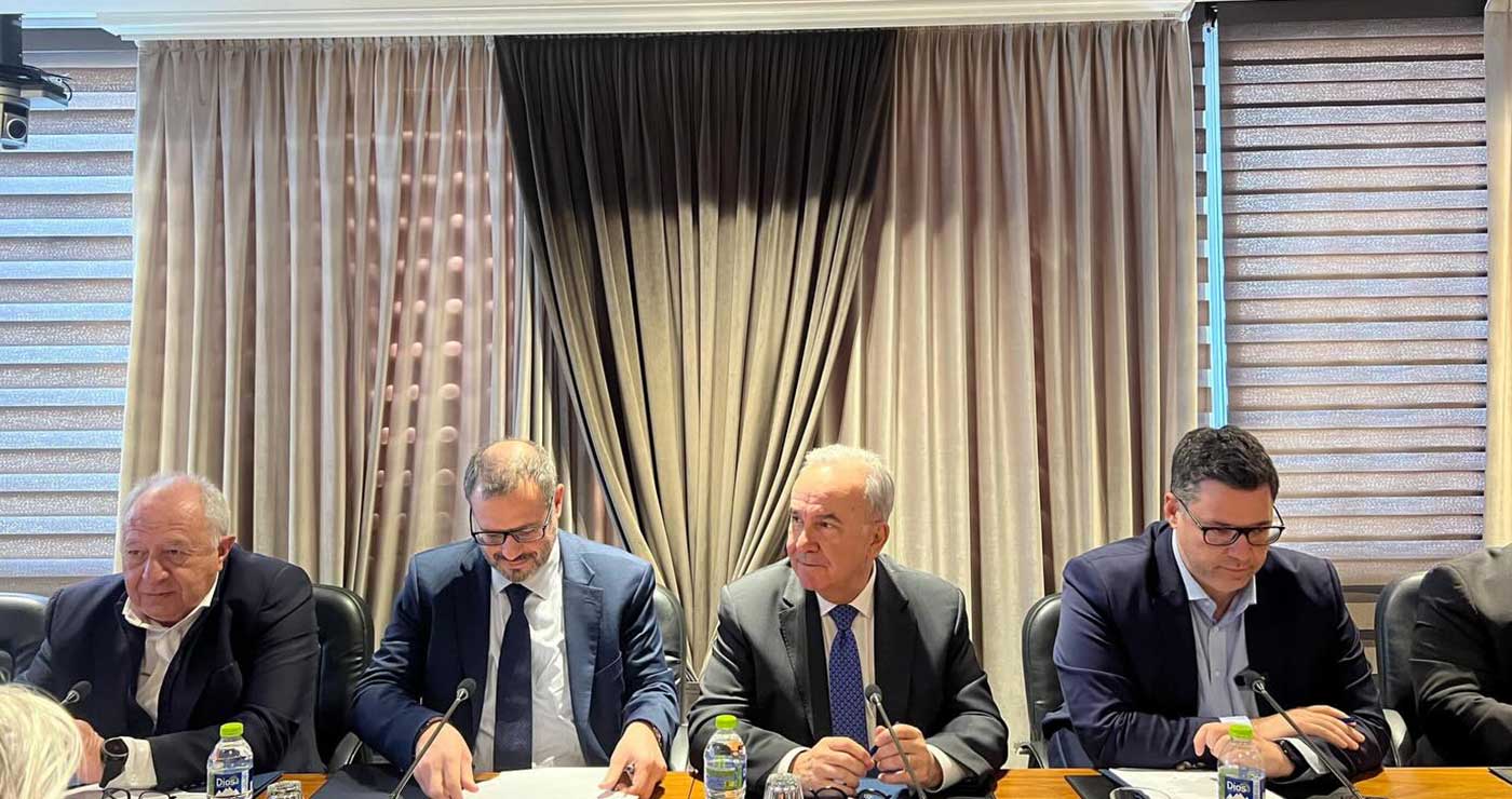 Με εντάσεις αλλά και παραγωγικό διάλογο η σύσκεψη ΠΕΔ- Υπουργών