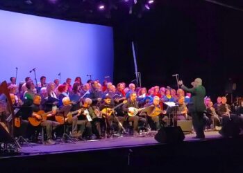 Αφιέρωμα στον Χρόνη Αηδονίδη: “Το Αηδόνι της Ανατολής” μάγεψε την Αίθουσα Τέχνης Κοζάνης