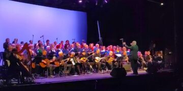 Αφιέρωμα στον Χρόνη Αηδονίδη: “Το Αηδόνι της Ανατολής” μάγεψε την Αίθουσα Τέχνης Κοζάνης