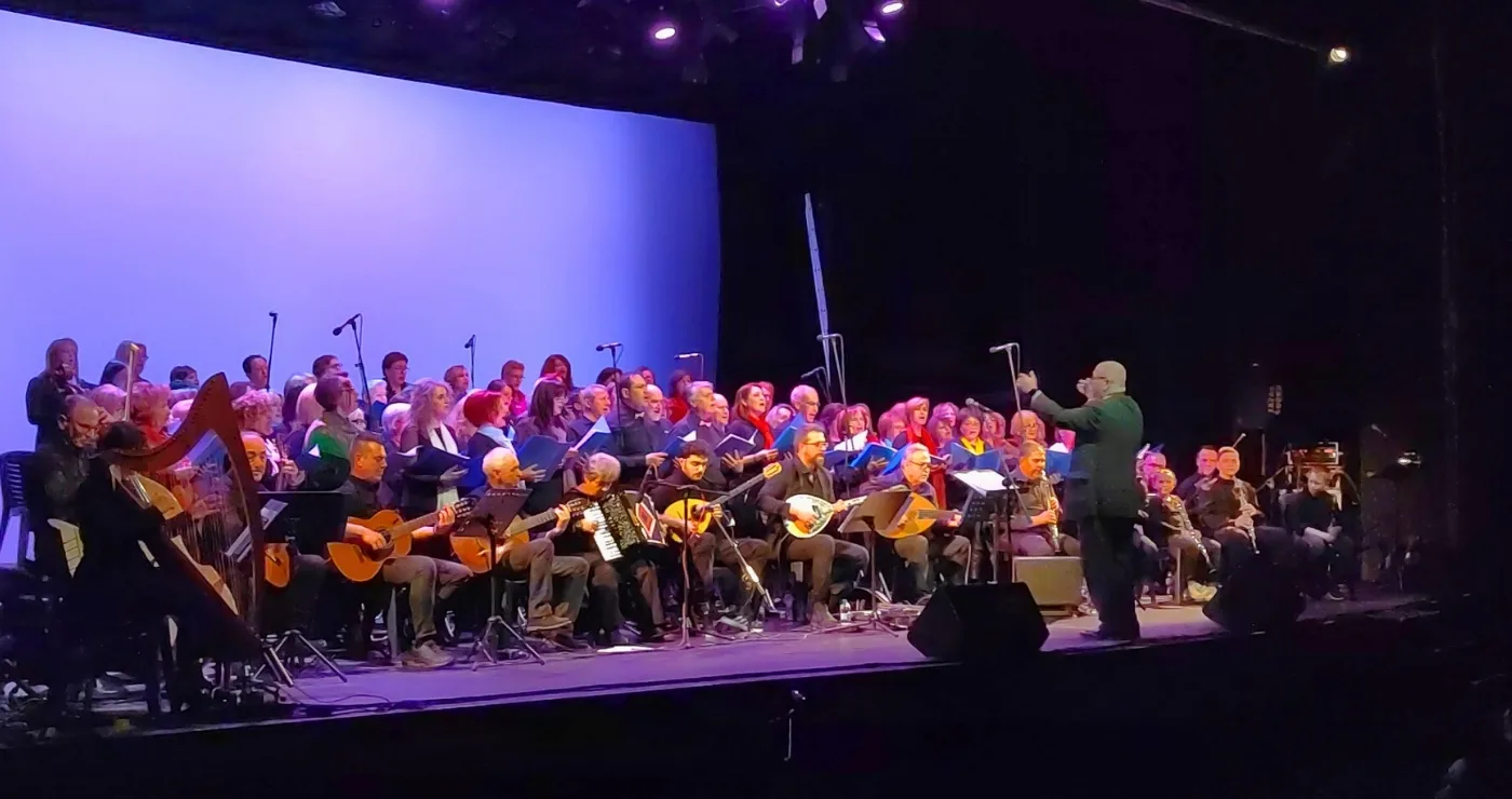 Αφιέρωμα στον Χρόνη Αηδονίδη: “Το Αηδόνι της Ανατολής” μάγεψε την Αίθουσα Τέχνης Κοζάνης