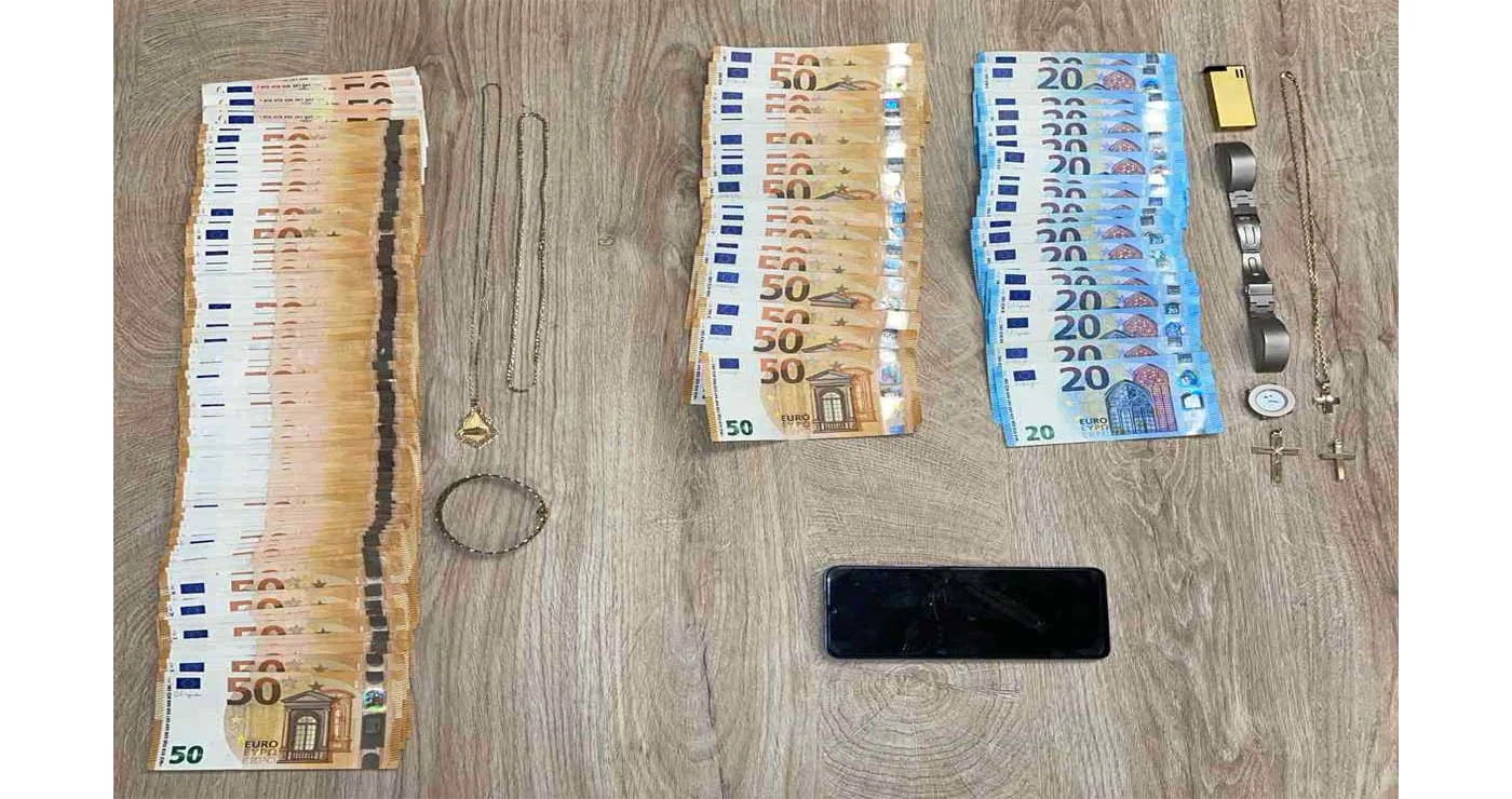 Εξαπάτησε ηλικιωμένους σε Τρίκαλα και Καστοριά και πιάστηκε στην Καβάλα με 6.600 ευρώ και χρυσαφικά