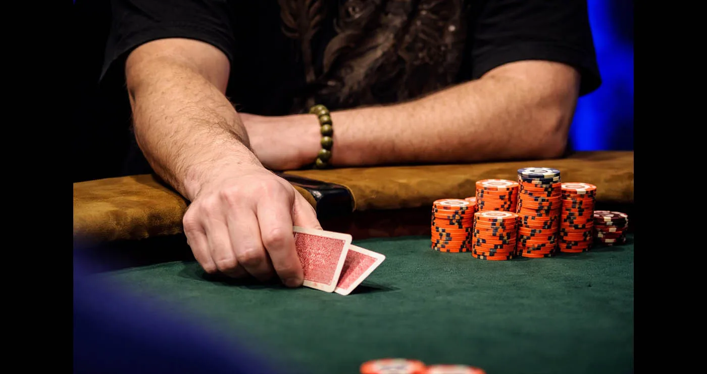 Τι αποκαλύπτει η γλώσσα του σώματος των live dealers στους παίκτες;