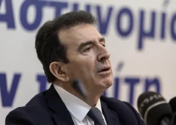 Χρυσοχοΐδης: «Οπαδικό υπόβαθρο στην δολοφονία Κλεομένη – Στρατηγικός αγώνας κατά της εγκληματικότητας»