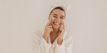 Δερματικός φραγμός: Tips για υγιές πρόσωπο παρά τις προκλήσεις της καθημερινότητας