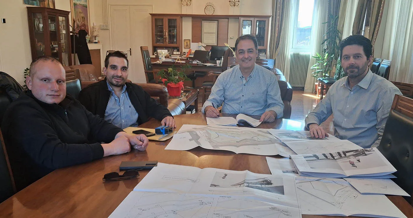 Αλλάζει η πλατεία Αλώνια στην Κοζάνη: υπογράφηκε η σύμβαση για την ανάπλαση