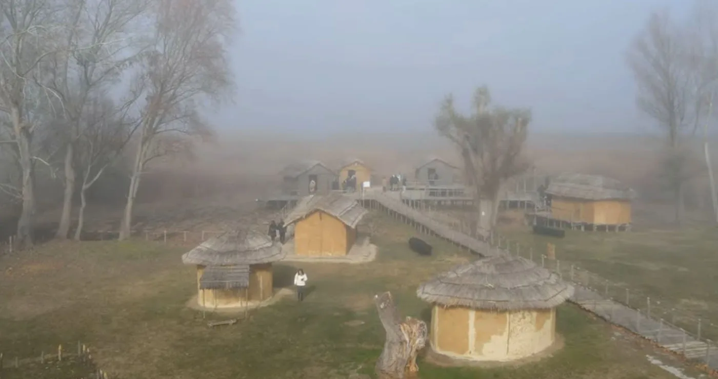 Δισπηλιό Καστοριάς: Το προϊστορικό χωριό των 7.500 ετών που κρύβει ένα άλυτο μυστήριο