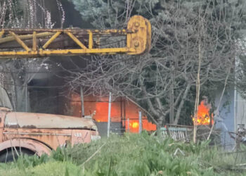 Κυριακάτικο σοκ στην Πτολεμαΐδα: Φωτιά σε μονοκατοικία λίγο μετά τις 7 το πρωί – Επεκτάθηκε και στο διπλανό σπίτι  (ρεπορτάζ της Κούλας Πουλασιχίδου)