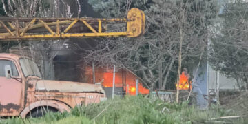 Κυριακάτικο σοκ στην Πτολεμαΐδα: Φωτιά σε μονοκατοικία λίγο μετά τις 7 το πρωί – Επεκτάθηκε και στο διπλανό σπίτι  (ρεπορτάζ της Κούλας Πουλασιχίδου)