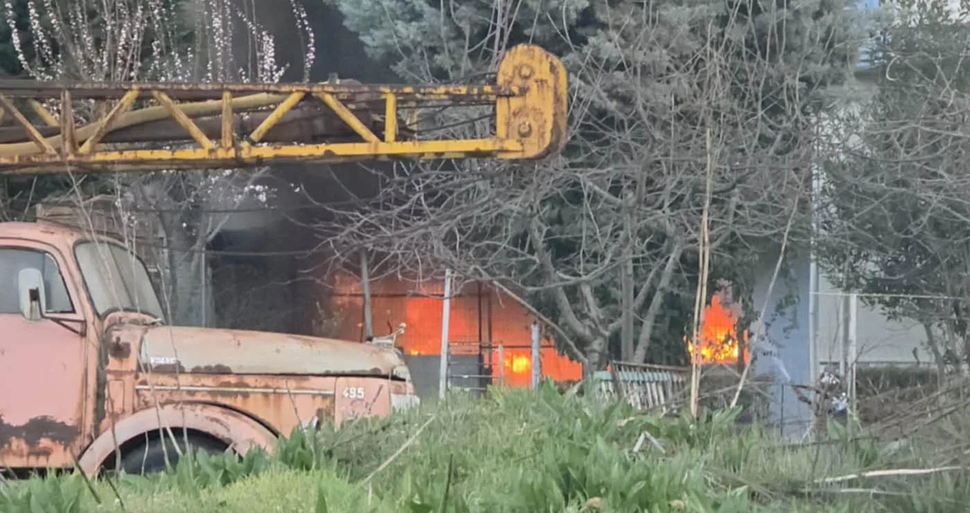 Κυριακάτικο σοκ στην Πτολεμαΐδα: Φωτιά σε μονοκατοικία λίγο μετά τις 7 το πρωί – Επεκτάθηκε και στο διπλανό σπίτι  (ρεπορτάζ της Κούλας Πουλασιχίδου)