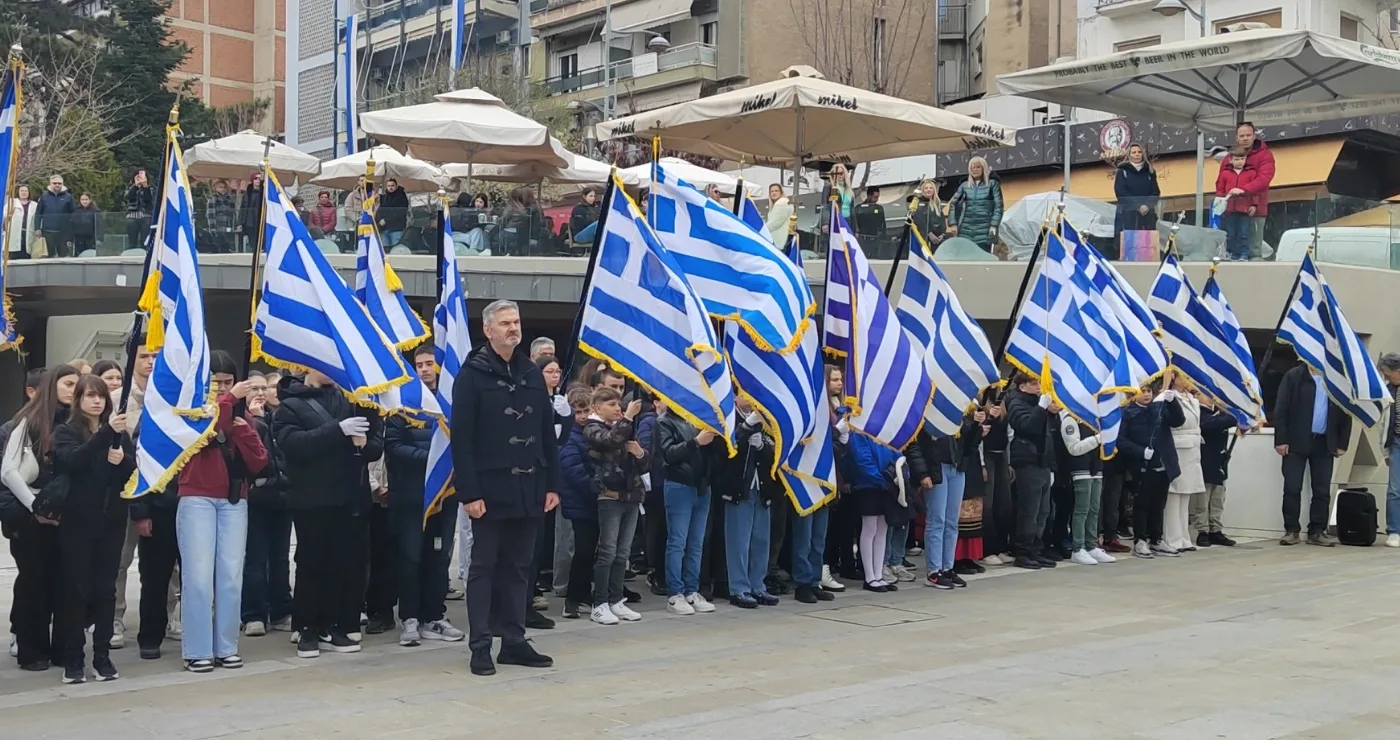 Φόρος τιμής των μαθητών της Κοζάνης στους ήρωες της Επανάστασης του 1821 (Φωτογραφίες & Βίντεο)