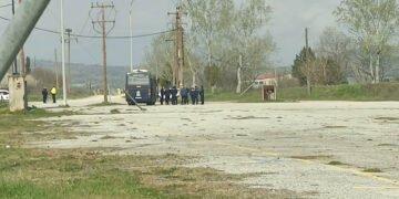 ΣΥΜΒΑΙΝΕΙ ΤΩΡΑ: Μεγάλη επιχείρηση της Αστυνομίας στον καταυλισμό των Ρομά στην Πτολεμαΐδα