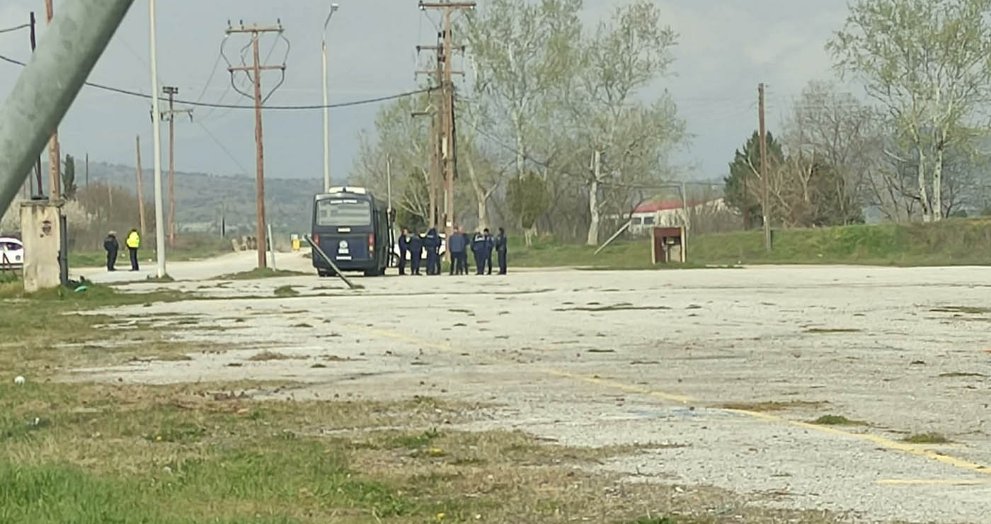 ΣΥΜΒΑΙΝΕΙ ΤΩΡΑ: Μεγάλη επιχείρηση της Αστυνομίας στον καταυλισμό των Ρομά στην Πτολεμαΐδα