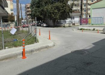 Μπαίνει τάξη στη «δύσκολη» διασταύρωση Σουλίου και Βασιλίσσης Σοφίας στην Πτολεμαΐδα – Ο Δήμος τοποθέτησε πλαστικά κολωνάκια (ρεπορτάζ της Κούλας Πουλασιχίδου)