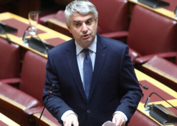 Ο Κωνσταντινόπουλος μετά τη διαγραφή παραδίδει την έδρα στο ΠΑΣΟΚ: «Δεν θα πάω σε κανένα κόμμα, επιστρέφω στην κανονικότητα της ζωής μου»