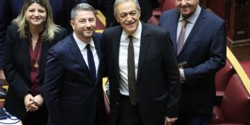 Περίσσευαν τα χαμόγελα στην εκλογή Κουκουλόπουλου- Παρών και ο Πρόεδρος του ΠΑΣΟΚ στη Βουλή- Ποιοι τον ψήφισαν για Αντιπρόεδρο