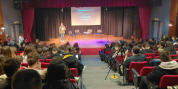 Την τιμητική του είχε την παραμονή της Εθνικής Επετείου της 25ης Μαρτίου, το Πνευματικό Κέντρο Πτολεμαΐδας, φιλοξενώντας τις εορταστικές εκδηλώσεις Σχολείων της Πόλης! (Ρεπορτάζ της Κούλας Πουλασιχίδου)