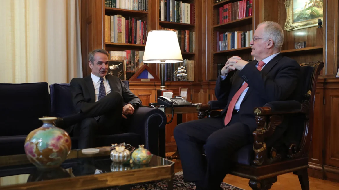 Η κυβέρνηση επιβάλλει πλαφόν στο περιθώριο κέρδους σε καύσιμα και προϊόντα super market για ένα τρίμηνο